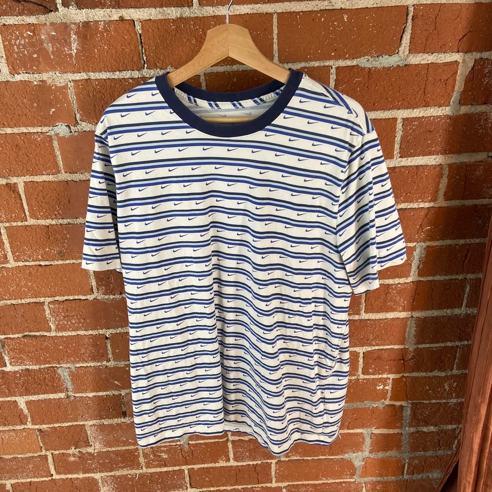 Nike patterned tshirt